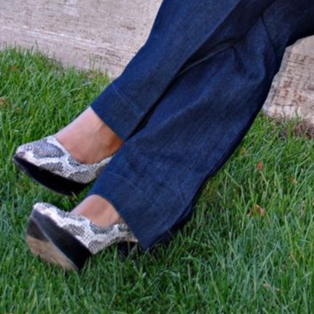 Stuart Weitzman Snakeskin Heels - image 6